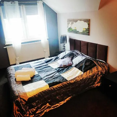 Отель Wiktoria Wiazowna